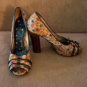 Floral peep toe vintage style wooden heels